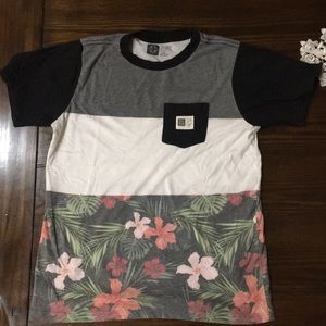 Floral pattern T-shirt with pocket